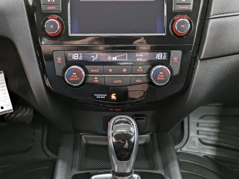 Used 2020 Nissan Rogue S AWD/4WD image 24
