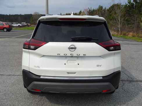 Used 2021 Nissan Rogue SV w/ Premium Package image 4