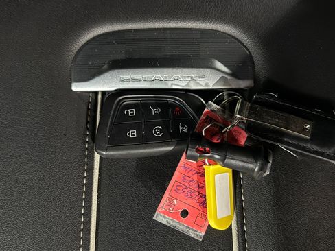 Certified 2023 Cadillac Escalade Premium Luxury image 39