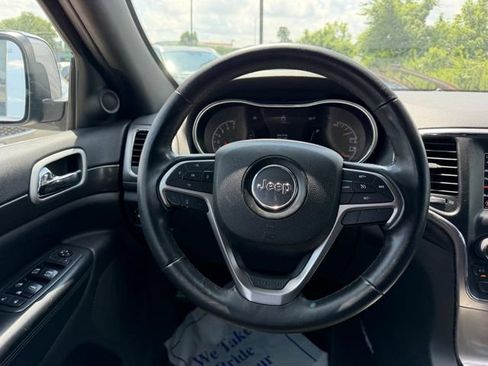 Used 2018 Jeep Grand Cherokee Laredo AWD/4WD image 9