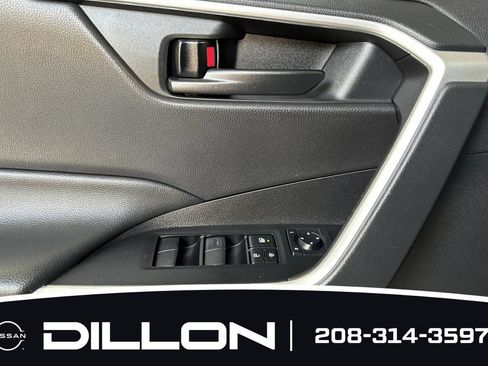 Used 2022 Toyota RAV4 LE AWD/4WD image 11