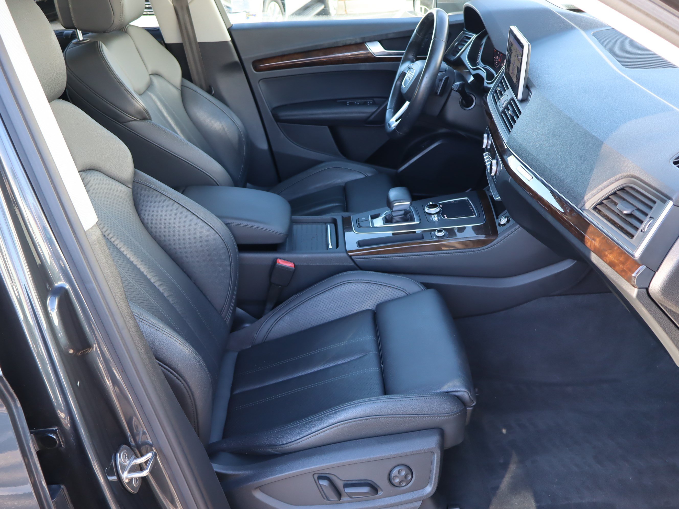 Used 2019 Audi Q5 2.0T Premium Plus w/ Premium Plus Package AWD/4WD image 37