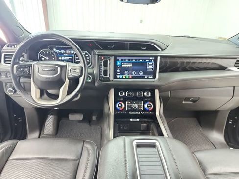 Used 2021 GMC Yukon XL Denali w/ Denali Premium Package image 27