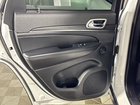 Used 2022 Jeep Grand Cherokee Limited image 20