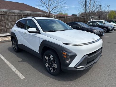 Used 2024 Hyundai Kona SEL image 2