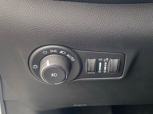 New 2026 Jeep Compass Limited image 25