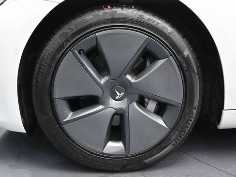 Used 2021 Tesla Model 3 Standard Range Plus image 9