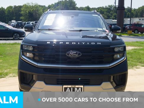 Used 2025 Ford Expedition Platinum AWD/4WD image 3