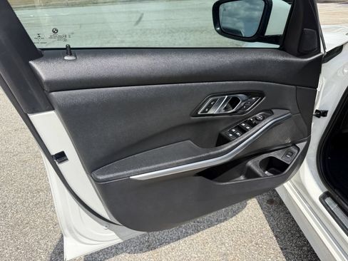 Used 2020 BMW 330i Sedan w/ Convenience Package RWD image 17
