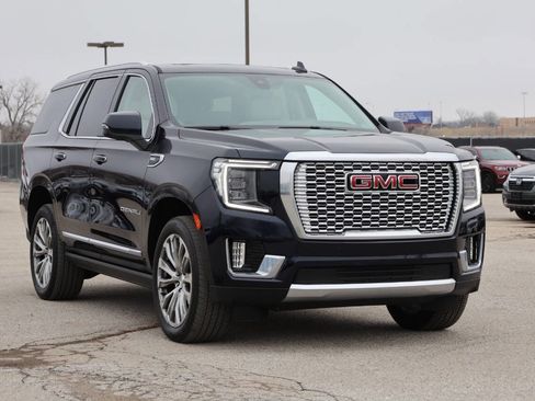 Used 2021 GMC Yukon Denali w/ Denali Premium Package image 4