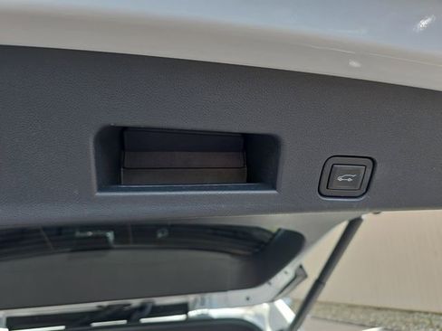 Used 2024 Chevrolet Traverse RS image 15