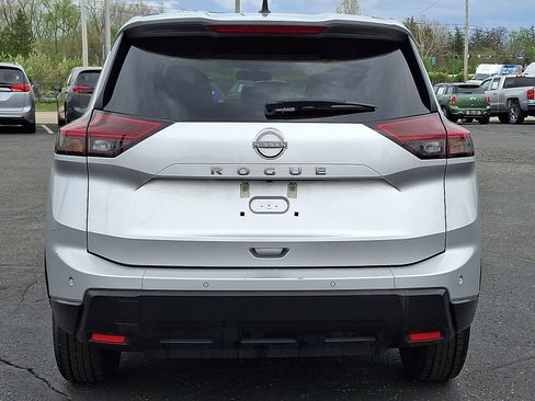 Used 2024 Nissan Rogue S FWD image 22