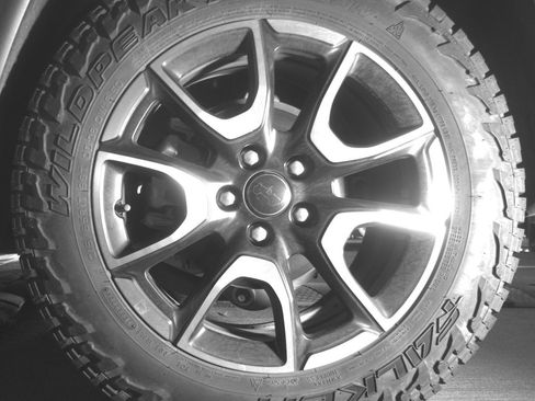 Used 2025 Jeep Compass Trailhawk AWD/4WD image 14
