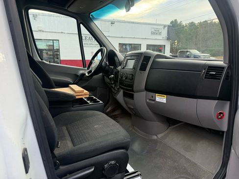 Used 2017 Mercedes-Benz Sprinter 2500 image 15