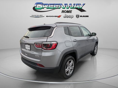 Used 2024 Jeep Compass Latitude AWD/4WD image 7