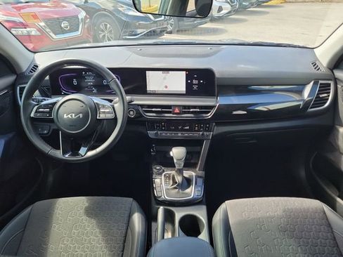 Used 2025 Kia Seltos S FWD image 14