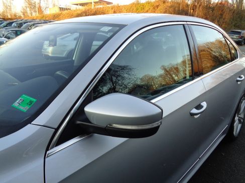 Used 2015 Volkswagen Passat 1.8T SE image 10