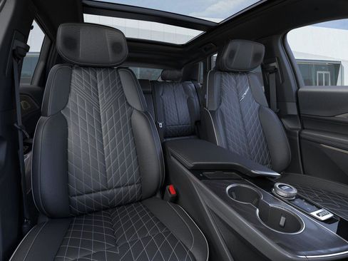 New 2026 Cadillac Lyriq V w/ Exterior Carbon Fiber Package image 17