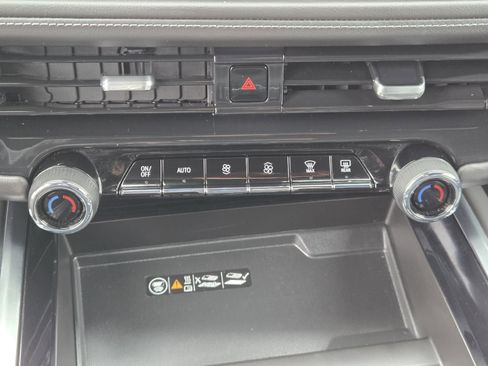 Used 2025 Chevrolet Tahoe LT AWD/4WD image 14