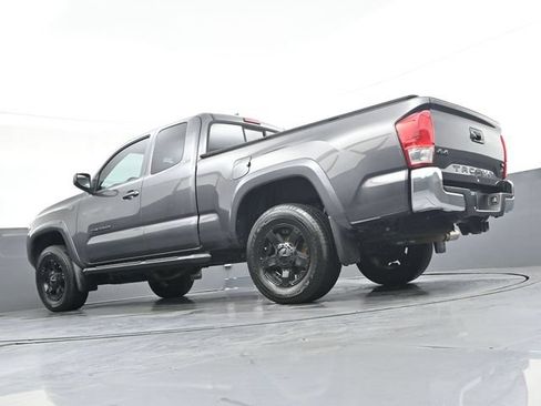 Used 2016 Toyota Tacoma SR5 w/ SR5 Appearance Package (SN) AWD/4WD image 32