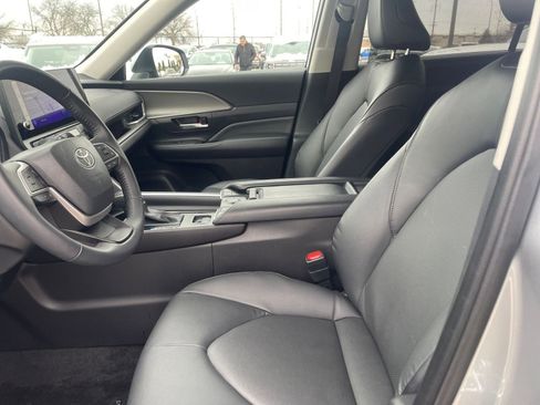 Used 2025 Toyota Grand Highlander FWD image 27