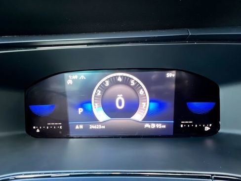 Certified 2023 Volkswagen Taos SE w/ Panoramic Sunroof Package image 15