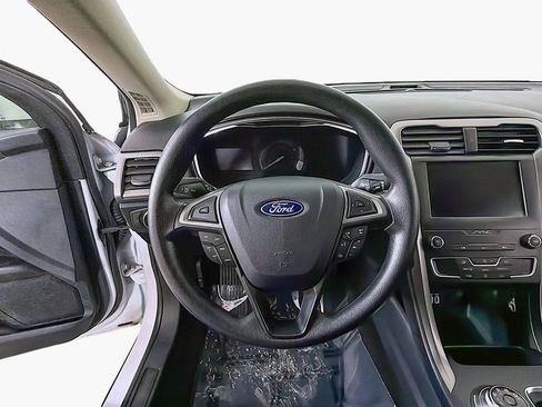 Used 2020 Ford Fusion SE image 26