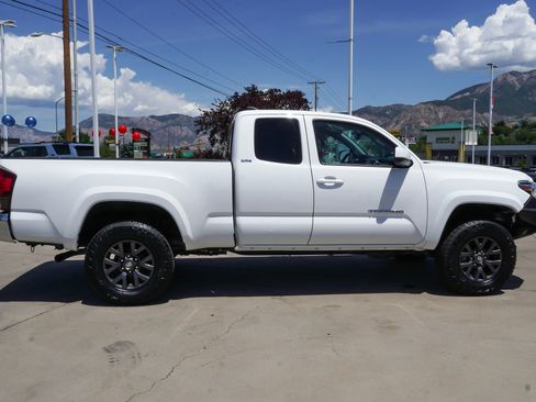 Used 2023 Toyota Tacoma SR5 AWD/4WD image 9
