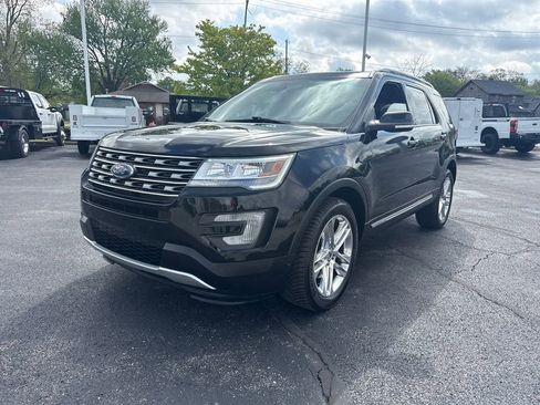 Used 2017 Ford Explorer XLT w/ Equipment Group 202A AWD/4WD image 2