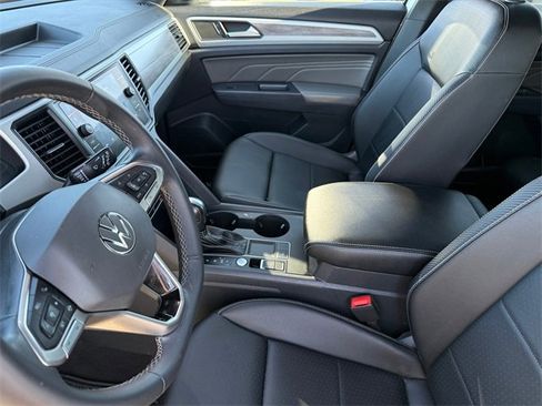 Used 2021 Volkswagen Atlas Cross Sport SE image 9