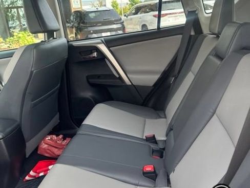 Used 2014 Toyota RAV4 Limited AWD/4WD image 6