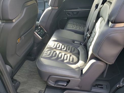 Used 2023 Rivian R1S Adventure image 20