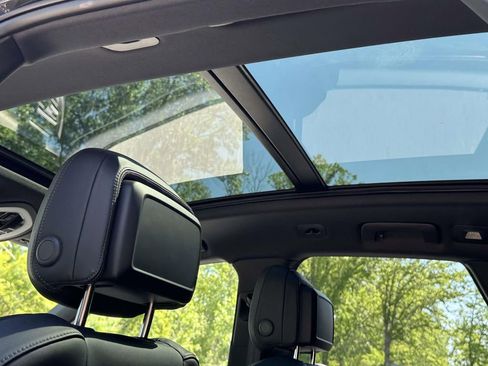 Certified 2026 Porsche Macan AWD/4WD image 17
