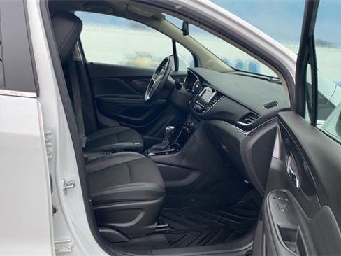 Used 2022 Buick Encore Preferred w/ Safety Package image 13