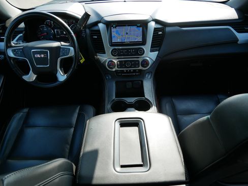 Used 2019 GMC Yukon XL SLT w/ Open Road Package AWD/4WD image 10