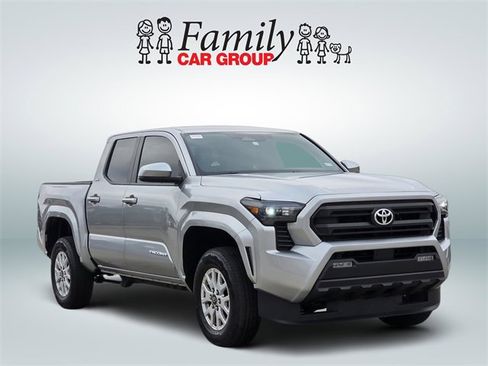 Used 2025 Toyota Tacoma SR5 image 2