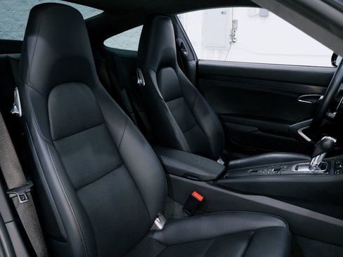 Used 2018 Porsche 911 Carrera 4 GTS image 19