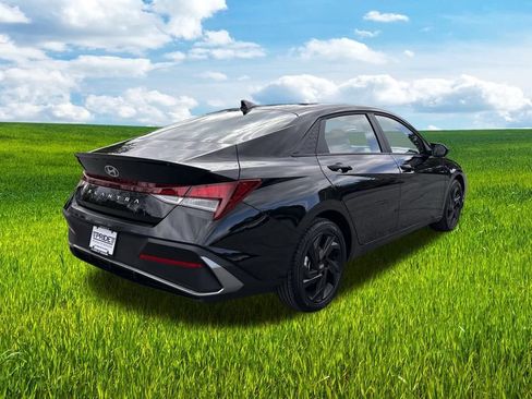 Used 2025 Hyundai Elantra Sport w/ Cargo Package image 6