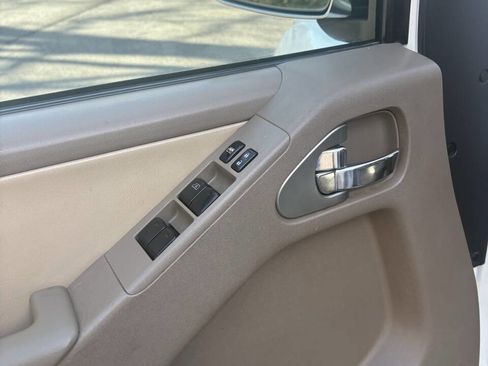 Used 2015 Nissan Frontier SL RWD image 20