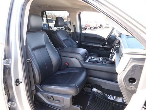 Used 2024 Ford Expedition XLT image 30