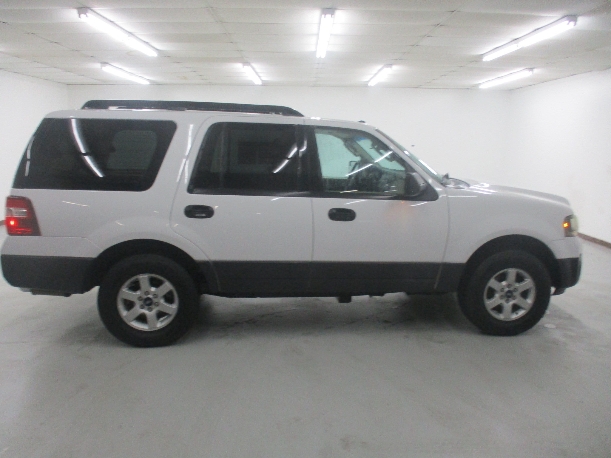 Used 2016 Ford Expedition XL AWD/4WD image 9