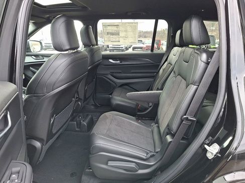New 2025 Jeep Grand Cherokee L Altitude AWD/4WD image 5
