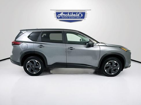 Used 2024 Nissan Rogue SV AWD/4WD image 8