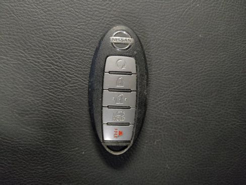 Used 2020 Nissan Sentra SR w/ Premium Package FWD image 32