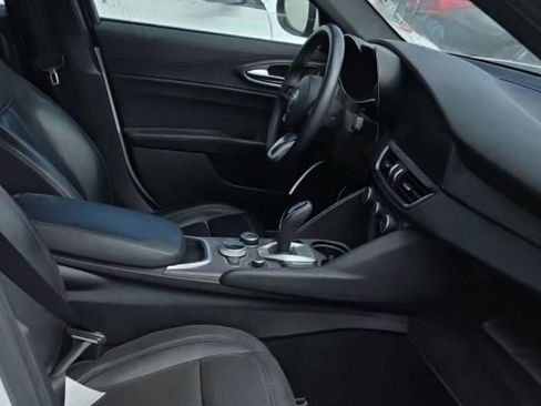 Used 2022 Alfa Romeo Giulia Ti RWD image 13