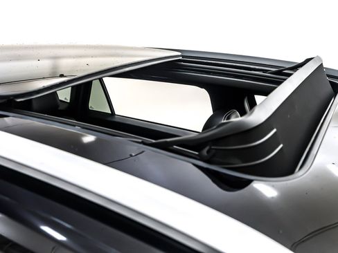 Used 2022 Volkswagen Atlas Cross Sport SEL R-Line image 22