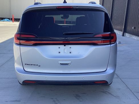 Used 2026 Chrysler Pacifica Select w/ S Appearance Package FWD image 6