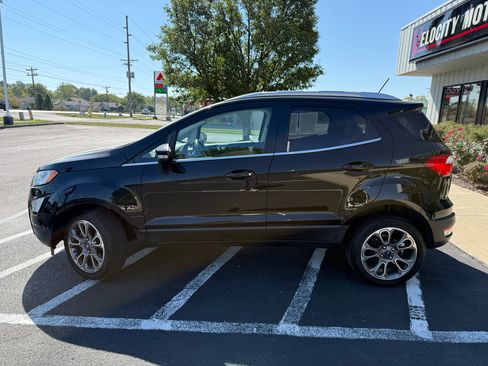 Used 2021 Ford EcoSport Titanium image 2