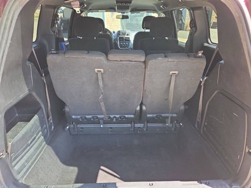 Used 2017 Dodge Grand Caravan SE FWD image 16