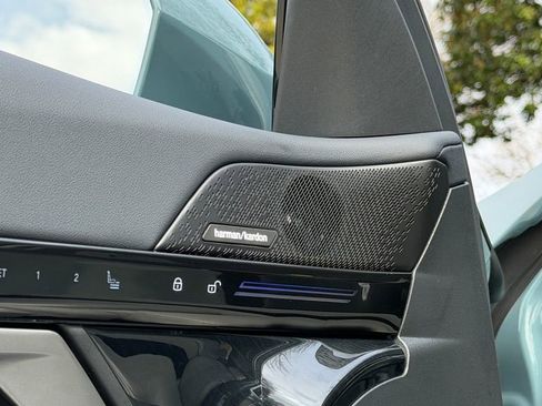 Used 2025 BMW 530i w/ Premium Package image 14